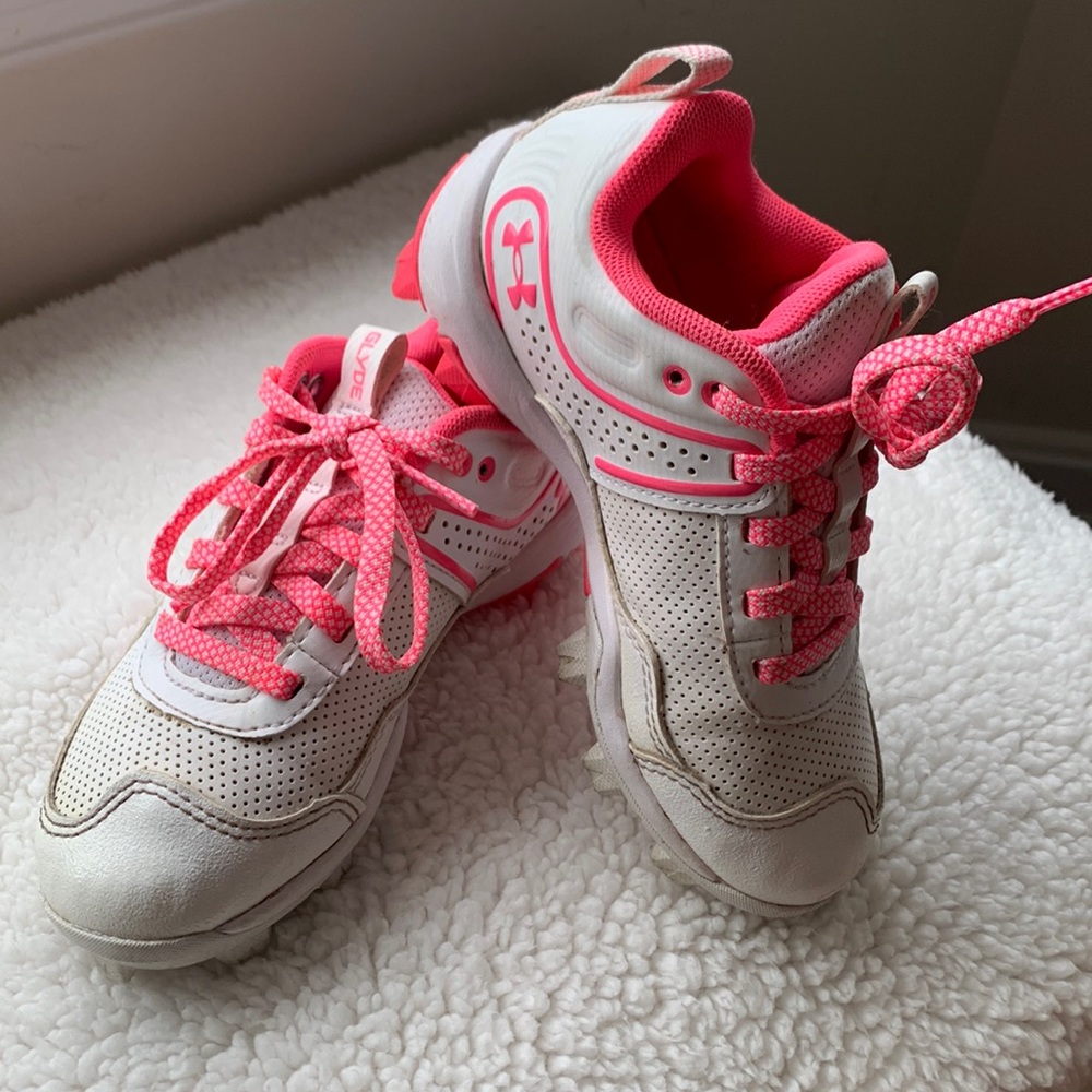 Girls UA Softball / Soccer cleats Size 11K ⚽️
